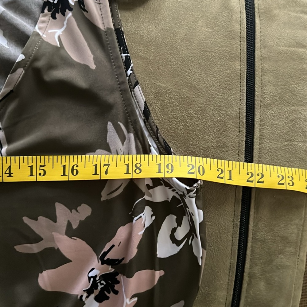By Giuliani Floral Jumpsuit in Olive and Pink with pockets faux wrap size L - Picture 9 of 12